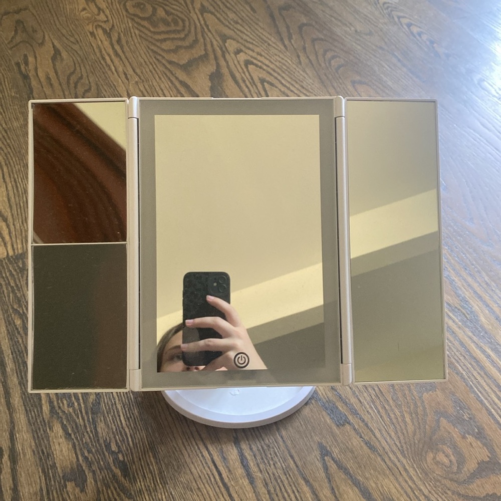 White Mirror - Picture 3 of 3